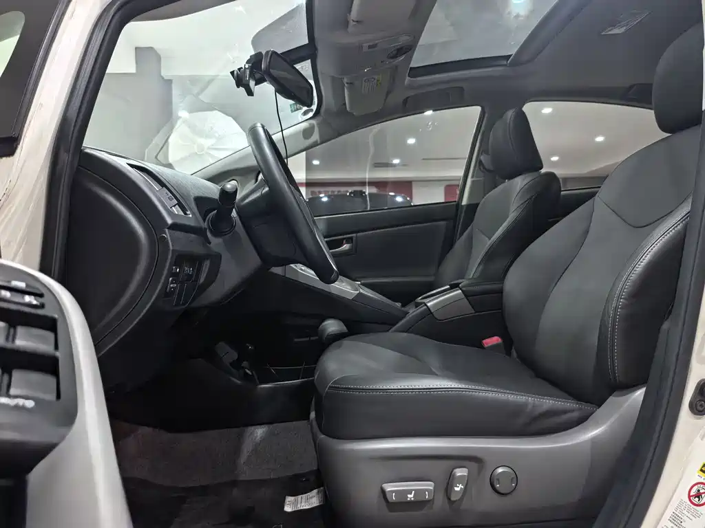 Prius 2012 model Luxury Advanced Edition