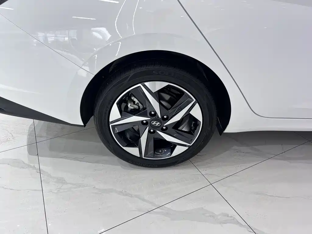 Elantra 2022 1.5L CVT LUX Prestige Edition