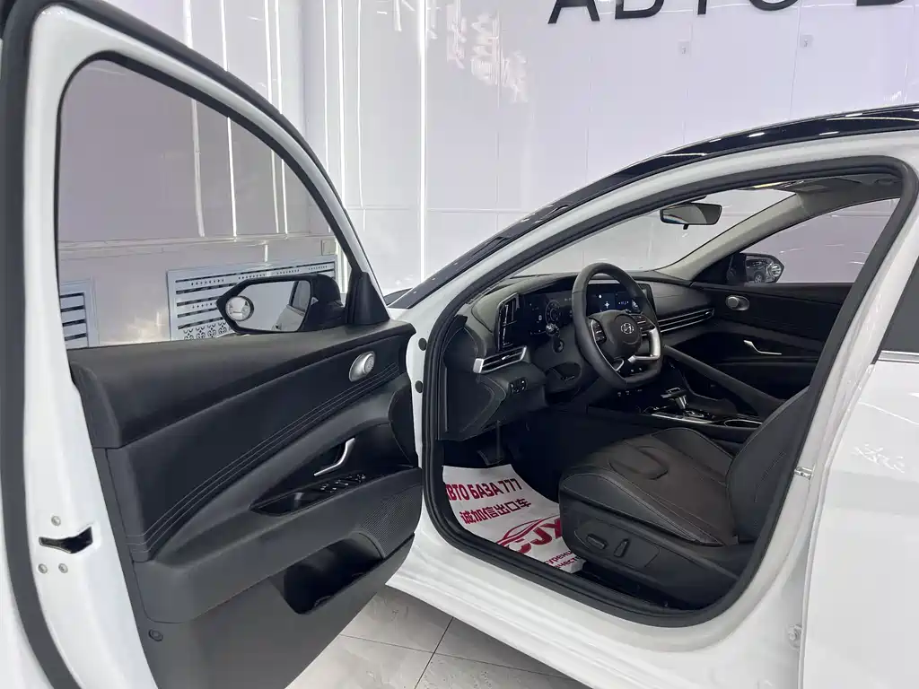 Elantra 2022 1.5L CVT LUX Prestige Edition