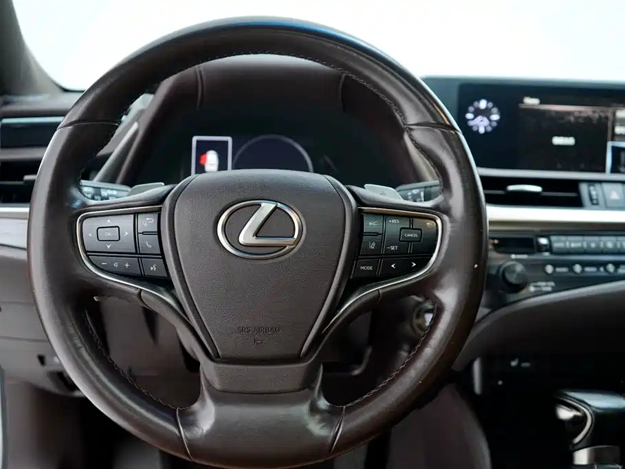 Lexus ES 2018 200 Excellence Edition National V