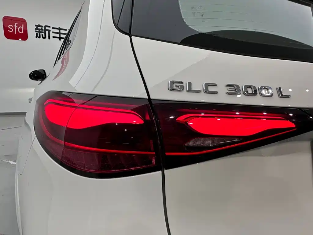 Mercedes-Benz GLC 2023 Facelift 260 L 4MATIC Dynamic Edition 5-Door