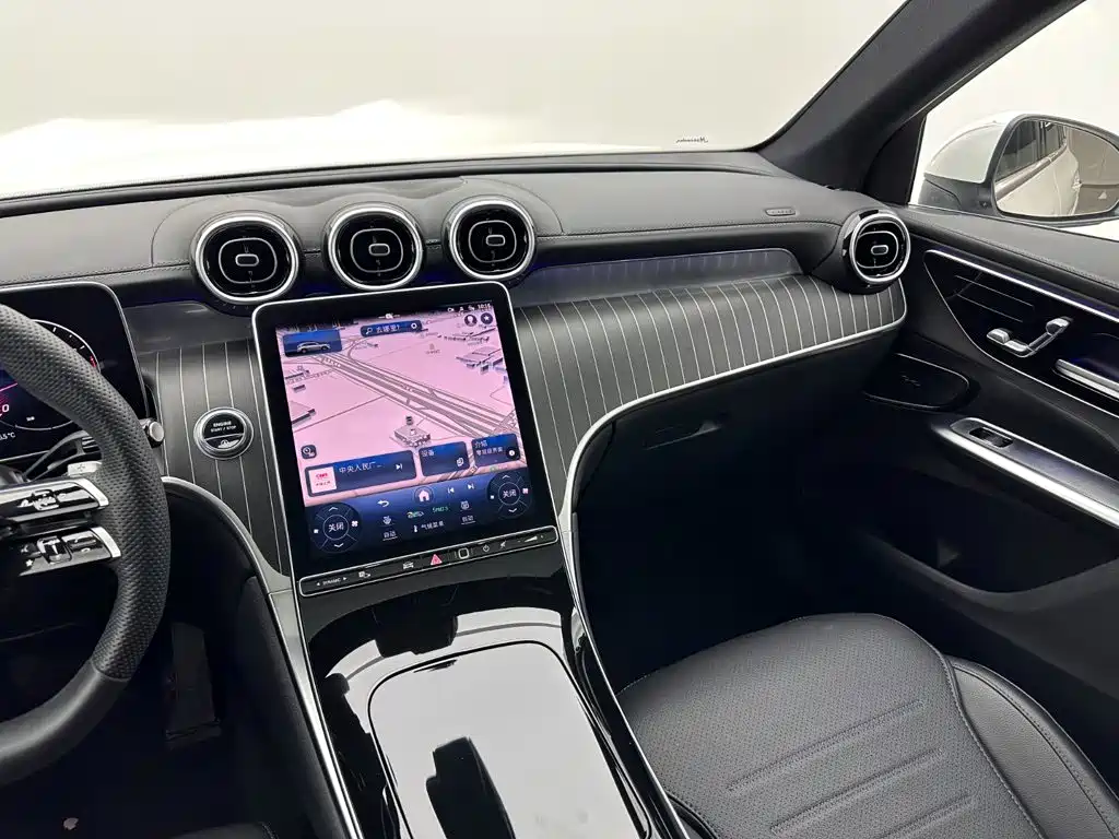 Mercedes-Benz GLC 2023 Facelift 260 L 4MATIC Dynamic Edition 5-Door