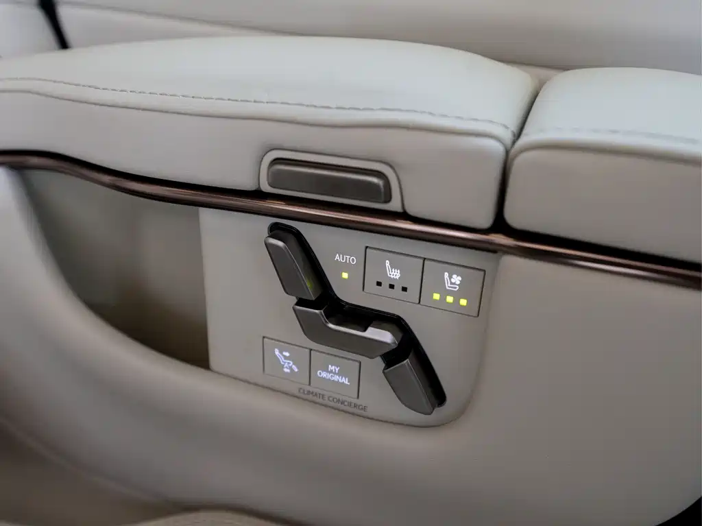 Lexus LM 2023 350h 7-Seat Grandeur Edition