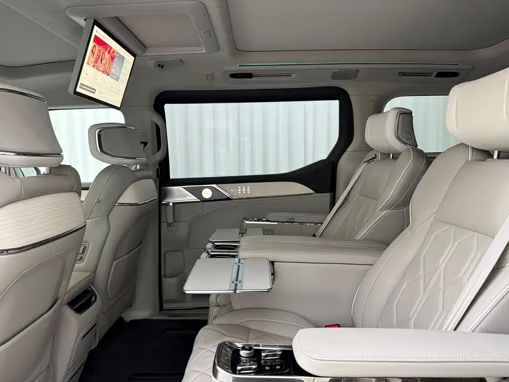 Volvo EM90 2025 Ultra Six-seat
