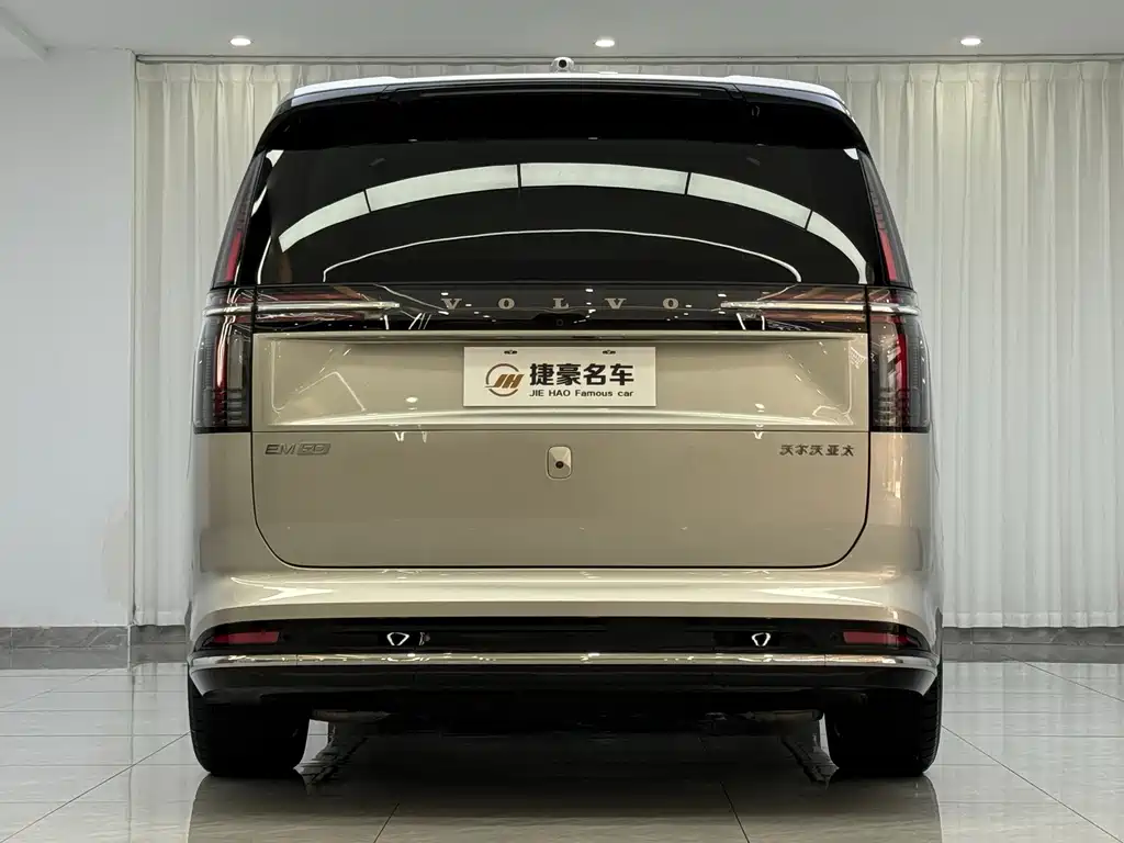 Volvo EM90 2025 Ultra Six-seat
