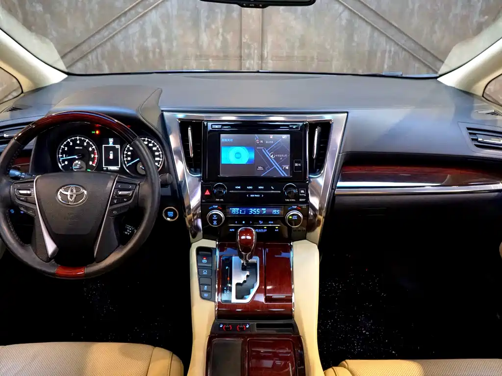 Alphard 2015 Luxury Edition