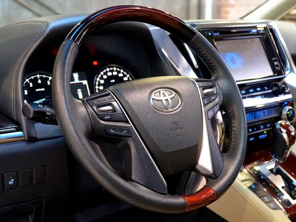 Alphard 2015 Luxury Edition