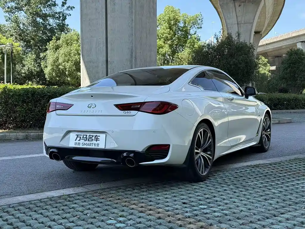 Infiniti Q60 2017 2.0T Luxury Edition