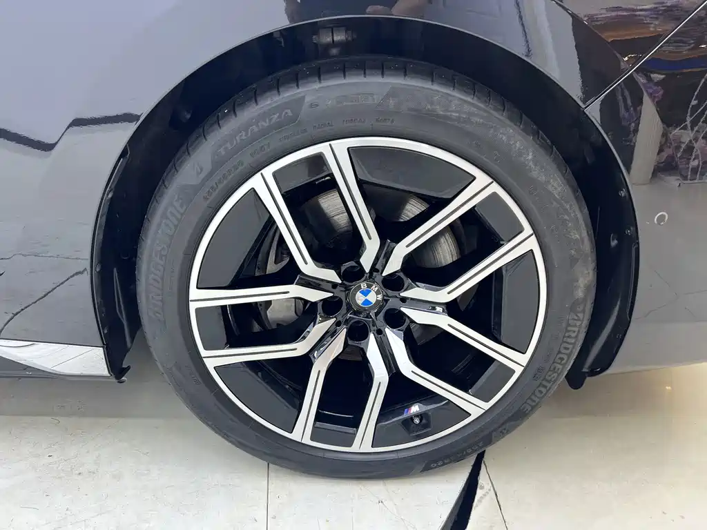 BMW 7 Series 2023 735Li M Sport Package