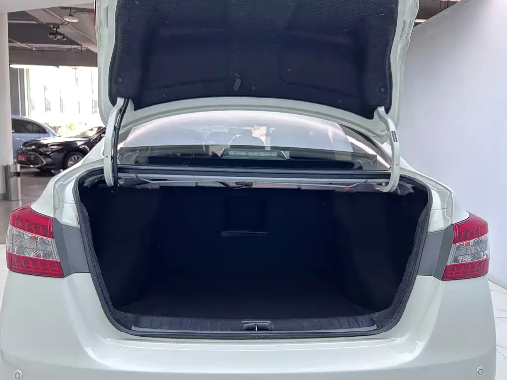 Sentra 2014 1.6 XV CVT Prestige Edition