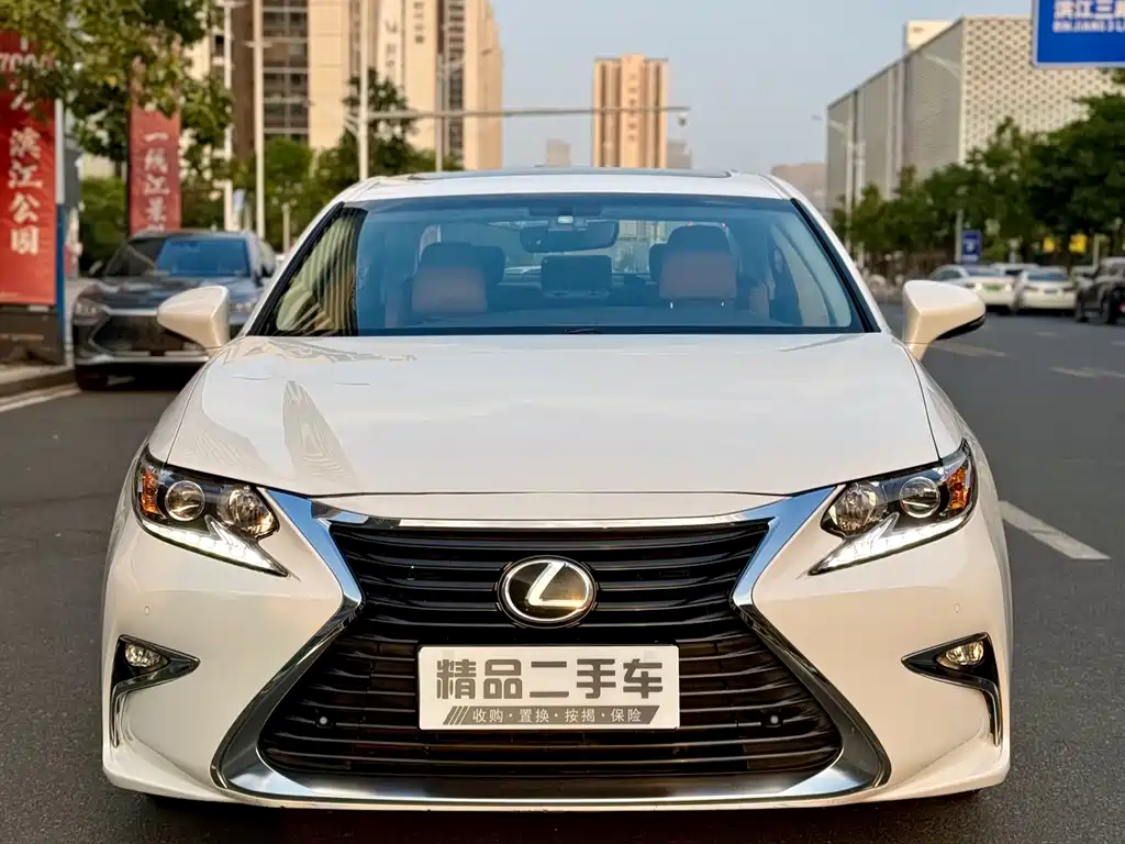 Lexus ES 200 Elite Edition 2015