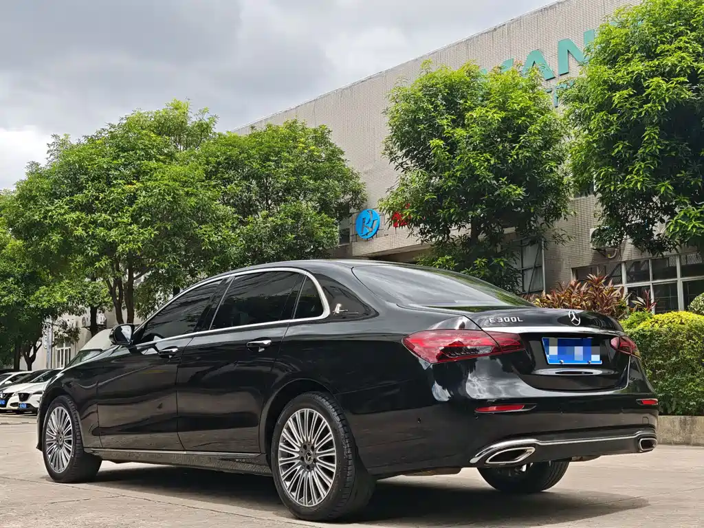 Mercedes-Benz E-Class 2023 E 300 L Fashion Edition