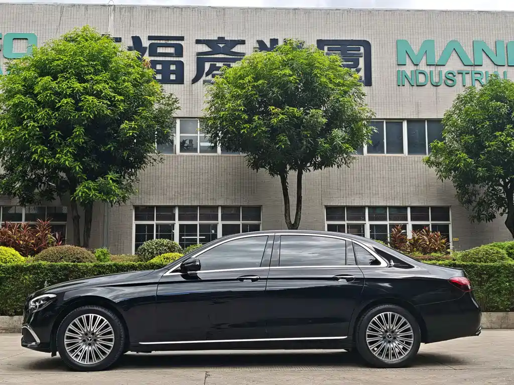 Mercedes-Benz E-Class 2023 E 300 L Fashion Edition
