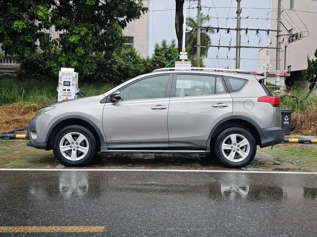 RAV4 2013 New Rugged Edition 2.0L CVT 4WD