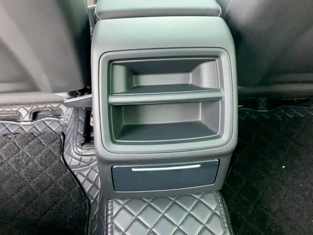 Audi A4L 2023 40 TFSI Fashion Dynamic Edition