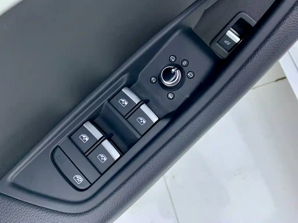 Audi A4L 2023 40 TFSI Fashion Dynamic Edition