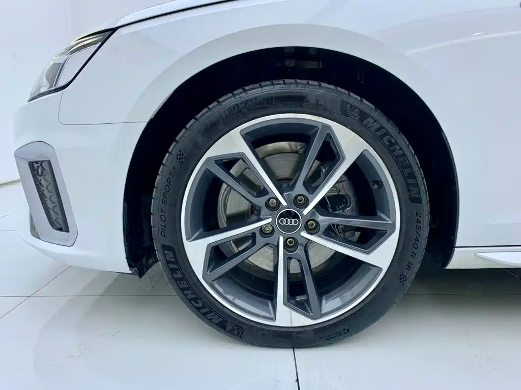 Audi A4L 2023 40 TFSI Fashion Dynamic Edition