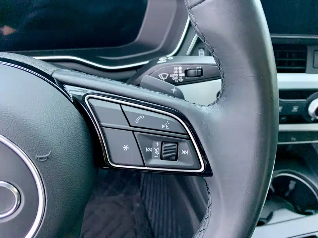 Audi A4L 2023 40 TFSI Fashion Dynamic Edition