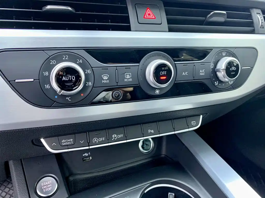 Audi A4L 2023 40 TFSI Fashion Dynamic Edition