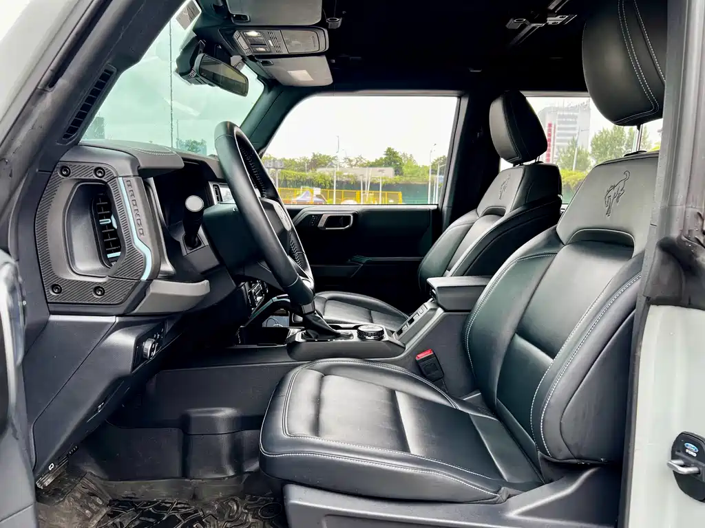 Ford Bronco 2024 2.3T Matte Black