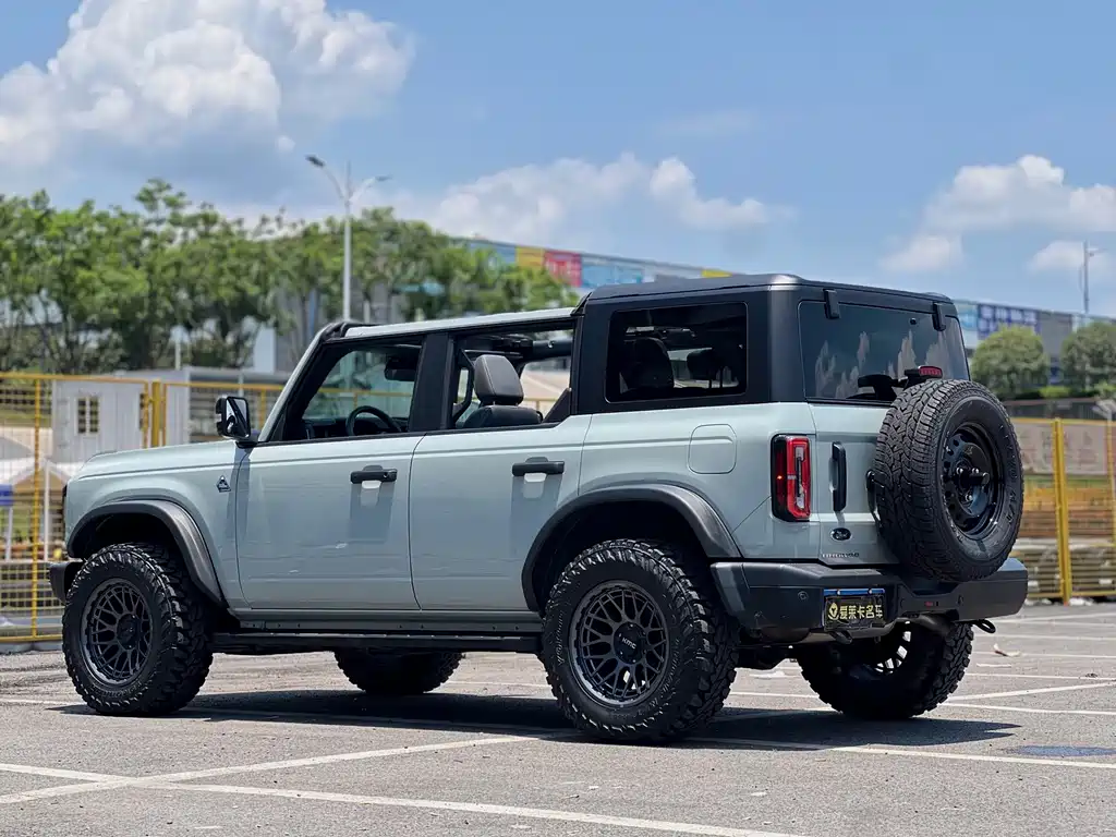 Ford Bronco 2024 2.3T Matte Black