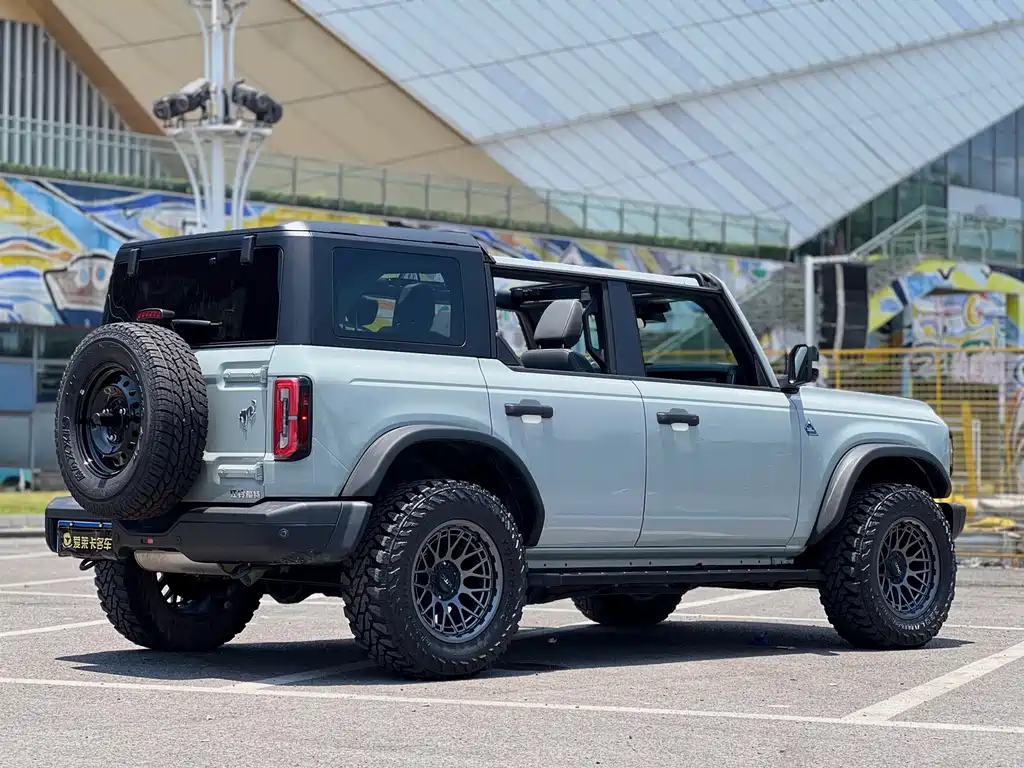 Ford Bronco 2024 2.3T Matte Black
