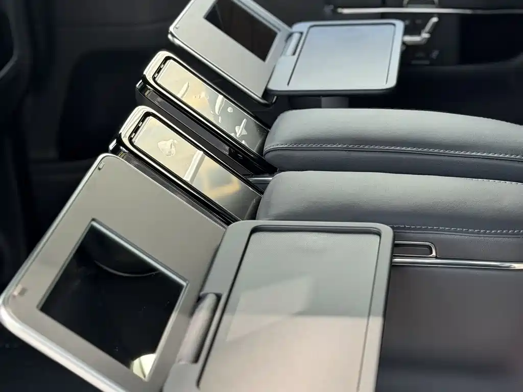 Alphard 2025款 Hybrid 2.5L Premium Gold Edition