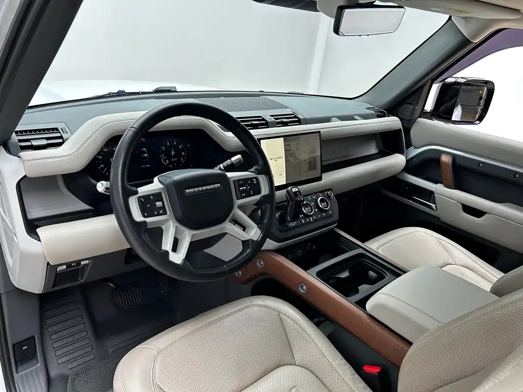 Land Rover Defender 2022 90 2.0T P300 Tiger Heart Edition