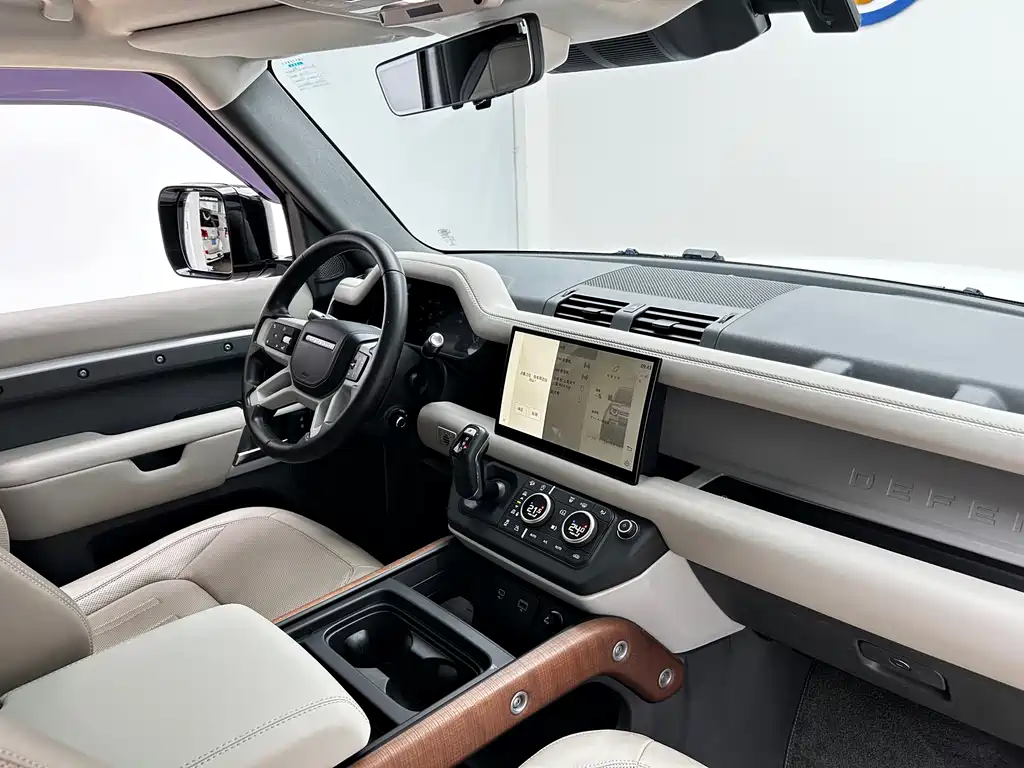 Land Rover Defender 2022 90 2.0T P300 Tiger Heart Edition