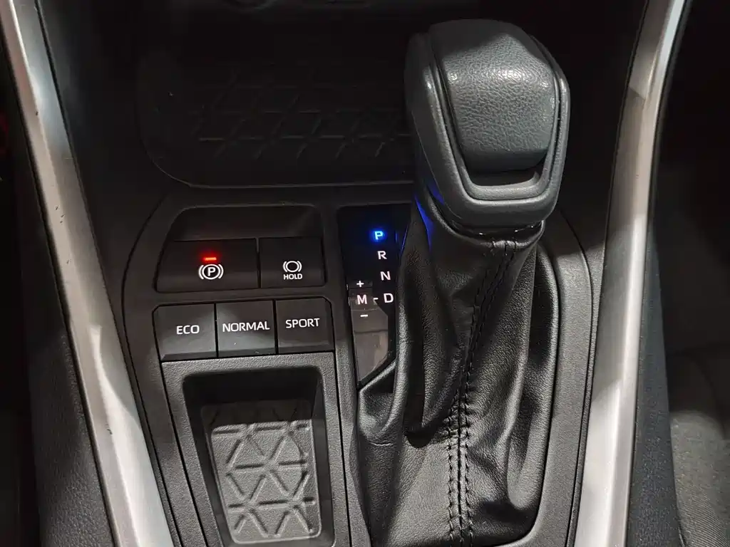 Velaranda 2023 2.0L CVT Two-Wheel Drive Leading Edition