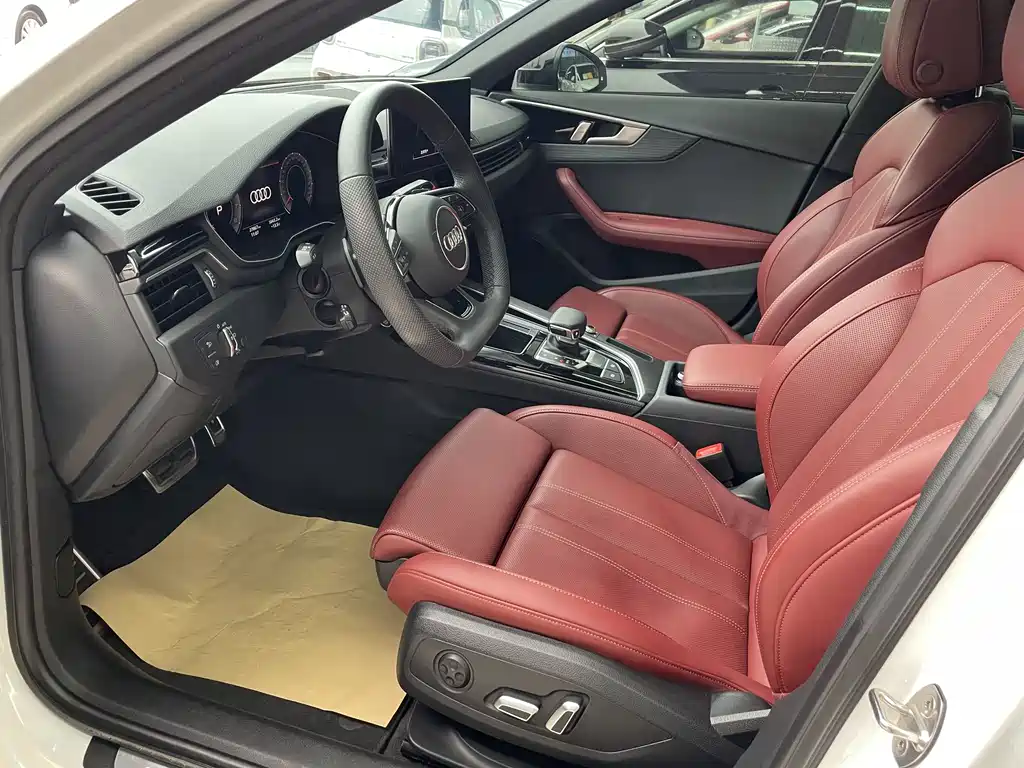 Audi A4L 2024 40 TFSI Luxury Dynamic Edition