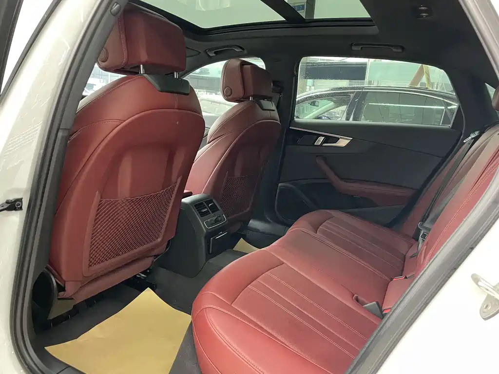 Audi A4L 2024 40 TFSI Luxury Dynamic Edition