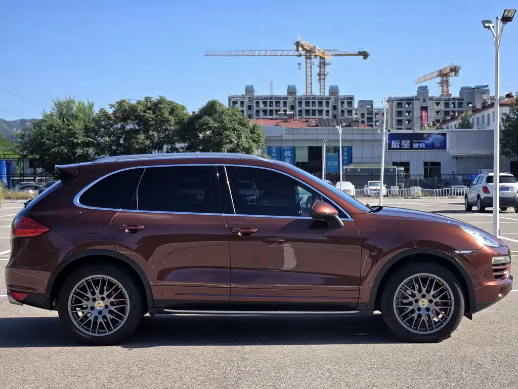 Cayenne 2014 Platinum Edition 3.0T