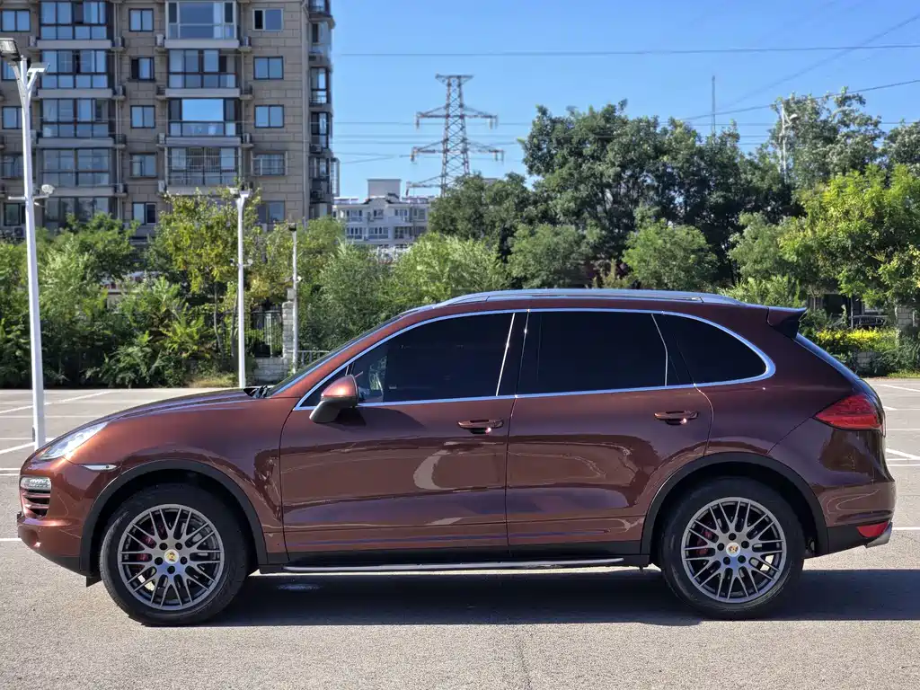Cayenne 2014 Platinum Edition 3.0T