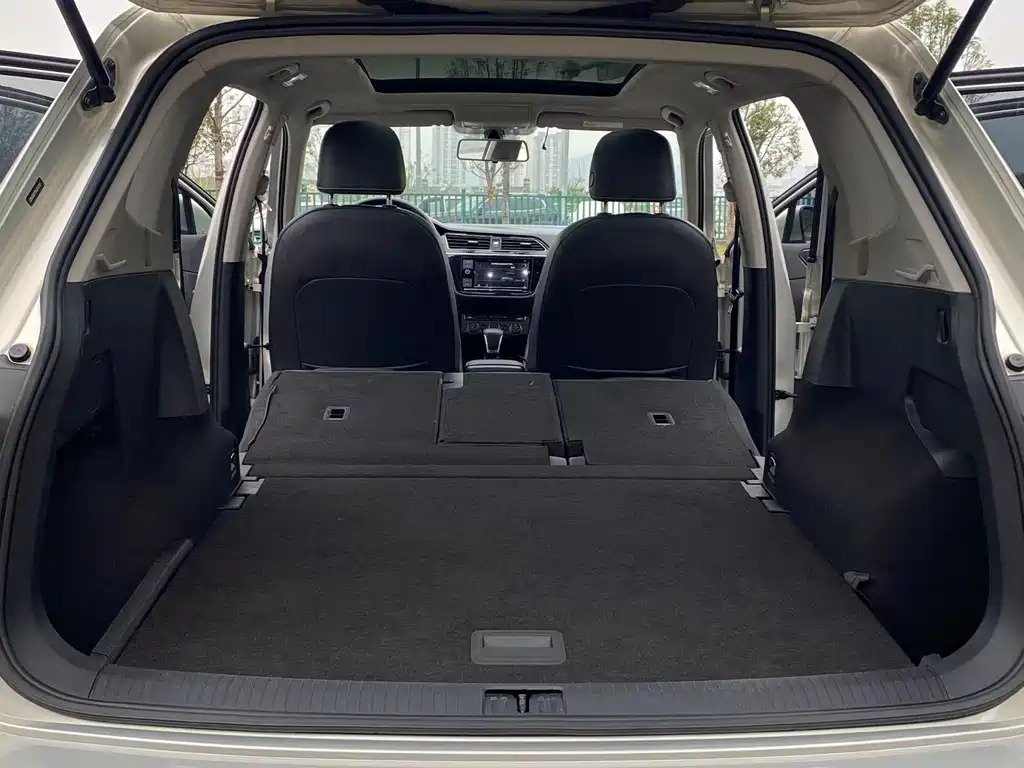 Tiguan L 2019 330 TSI Automatic Two-wheel Drive Panoramic Comfort Edition National VI