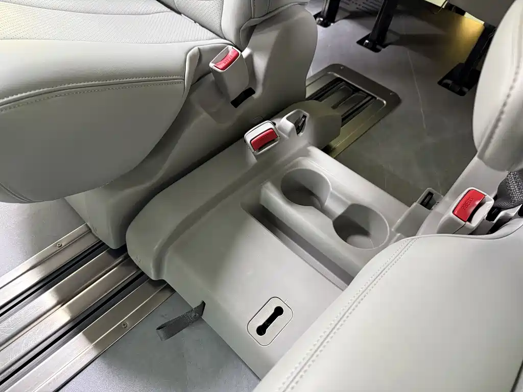 SIENNA 2015 3.5L 2WD LE