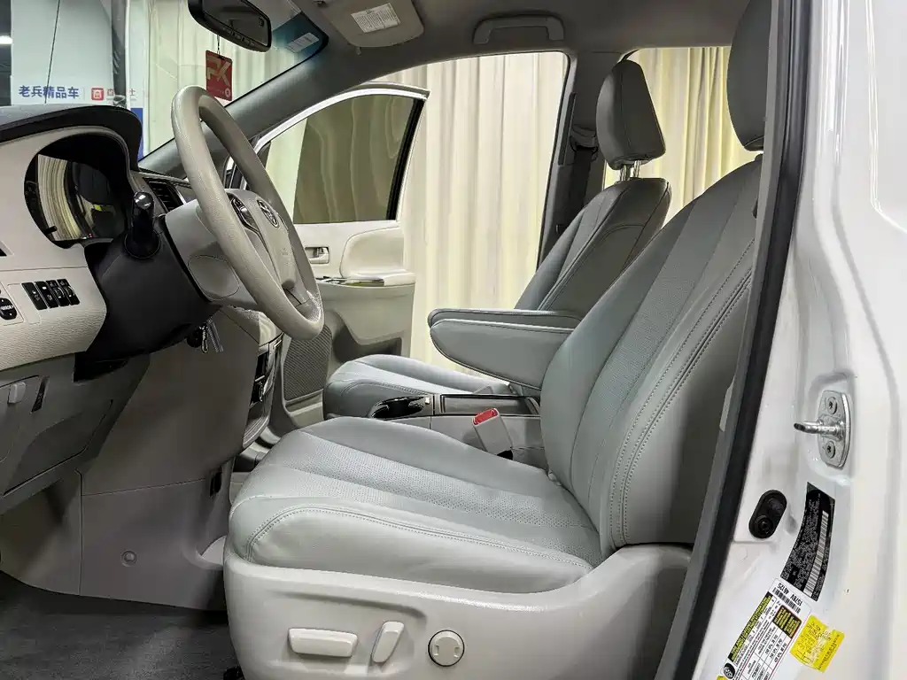 SIENNA 2015 3.5L 2WD LE