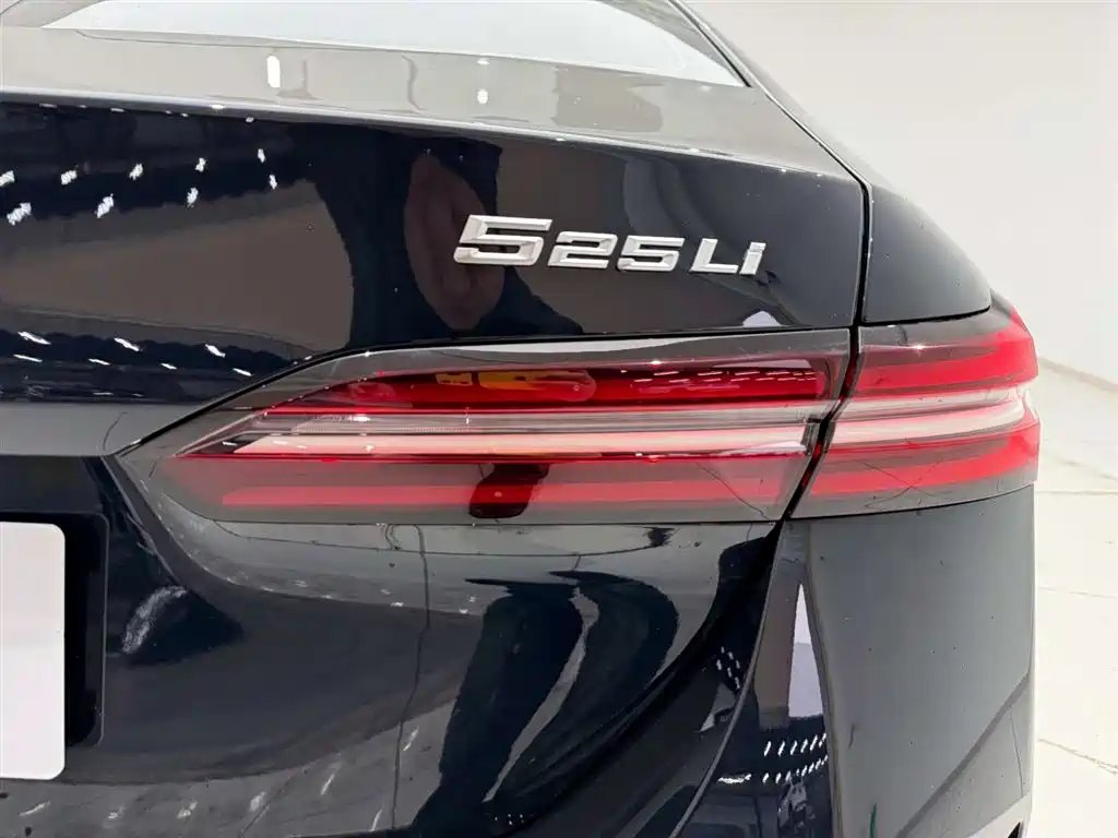 BMW 5 Series 2025 525Li M Sport Package