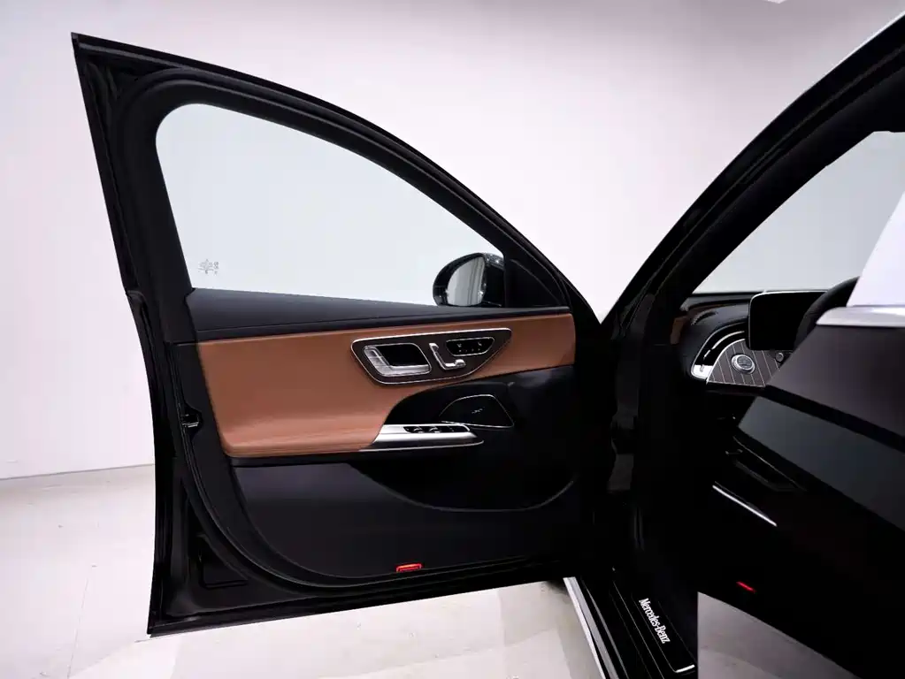 Mercedes-Benz E-Class 2025 Model E 300 L Fashion Edition