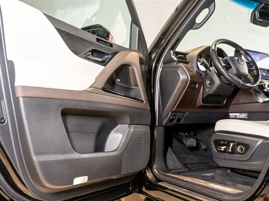 Lexus LX 2023 600 US Specification