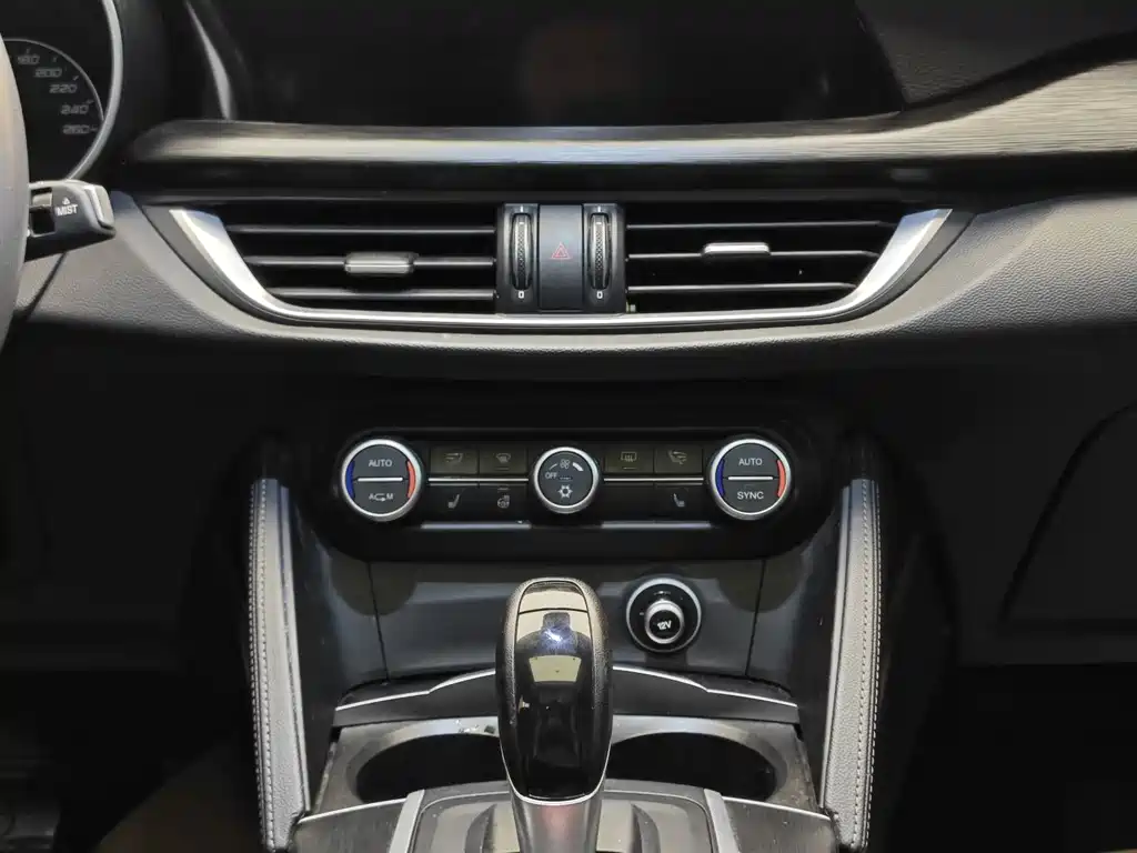 Stelvio 2017 2.0T 200HP Elite Edition