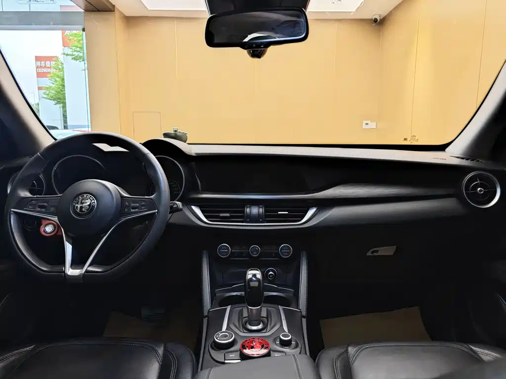 Stelvio 2017 2.0T 200HP Elite Edition