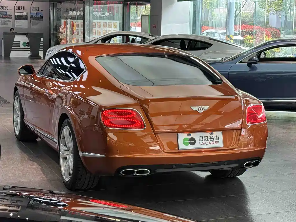 Audi A8 2012 4.0T GT V8