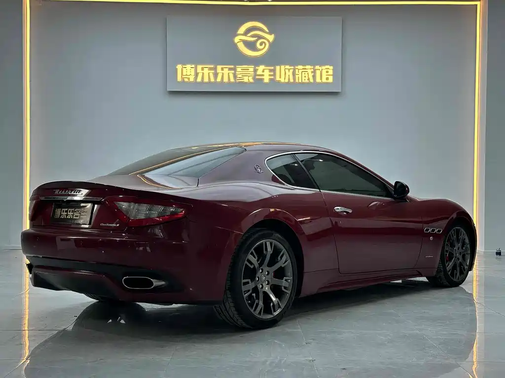 Gran Turismo 2009 4.7L Sport Automatic