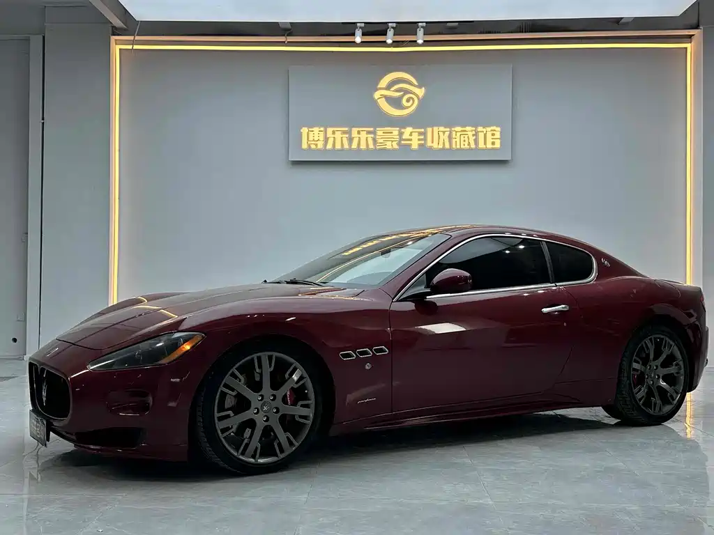 Gran Turismo 2009 4.7L Sport Automatic