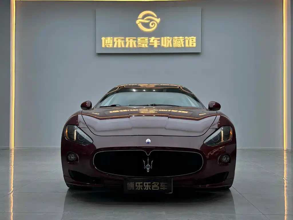 Gran Turismo 2009 4.7L Sport Automatic