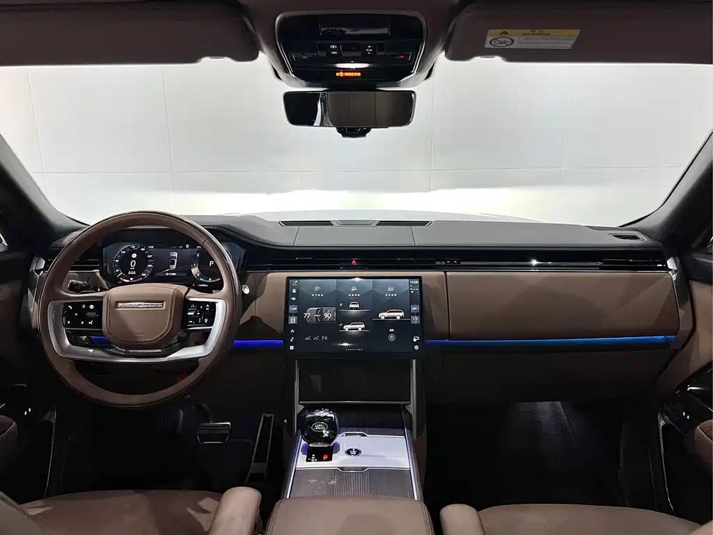 Range Rover 2024 Model 3.0 L6 400PS Classic Extended Edition