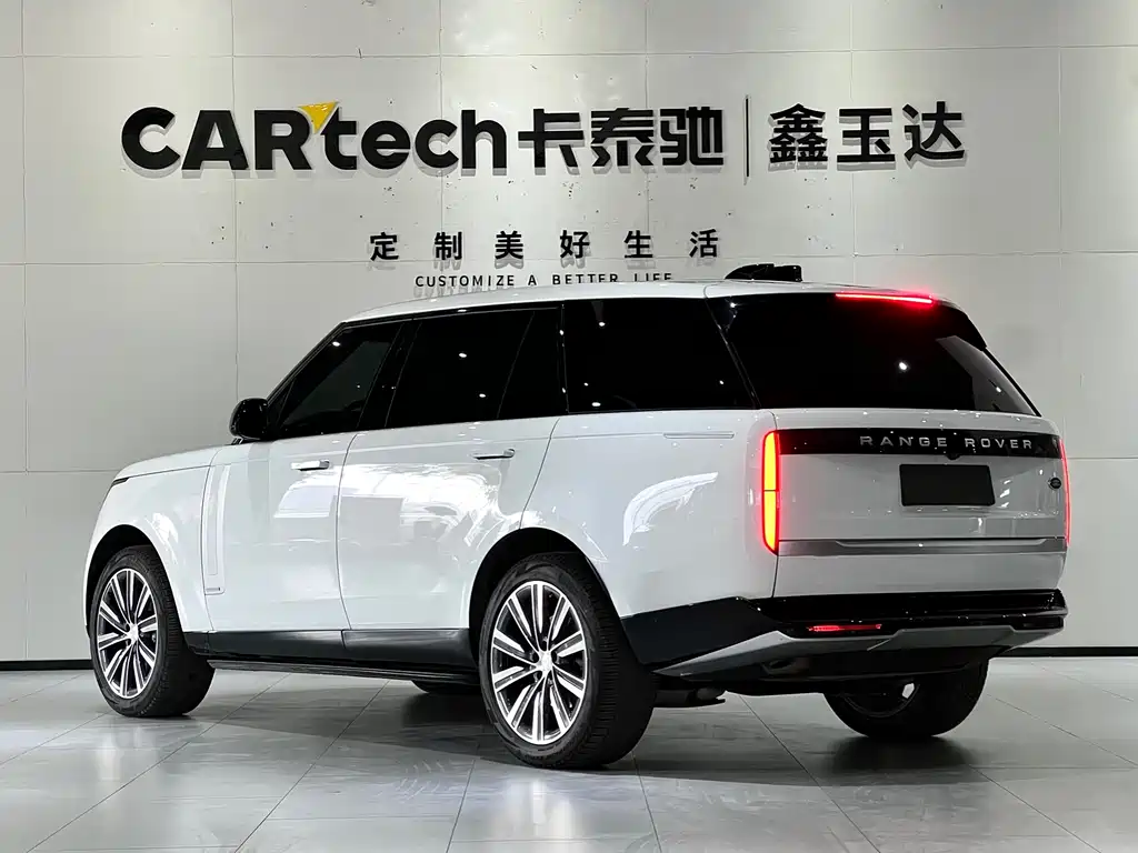 Range Rover 2024 Model 3.0 L6 400PS Classic Extended Edition
