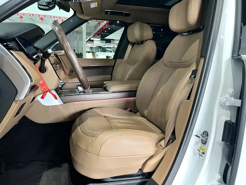 Range Rover 2024 Model 3.0 L6 400PS Classic Extended Edition