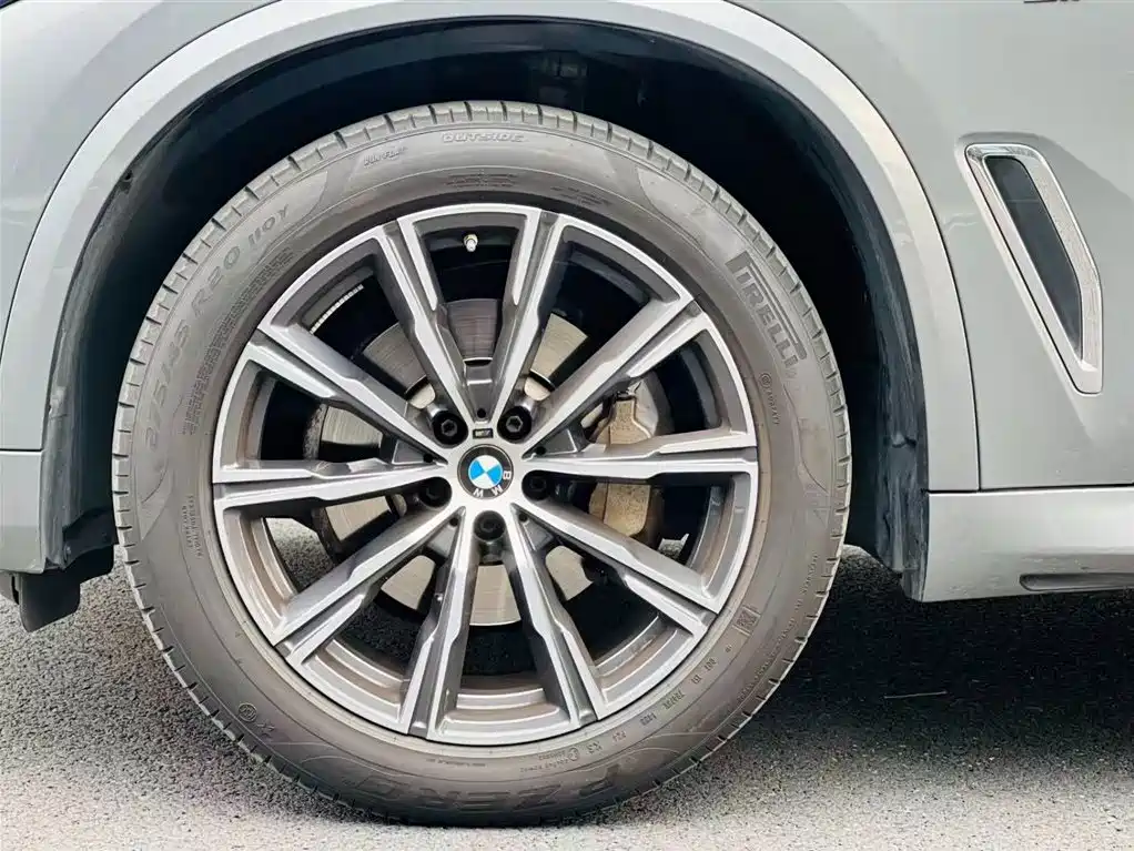 BMW X5 2022 xDrive 30Li M Sport Package